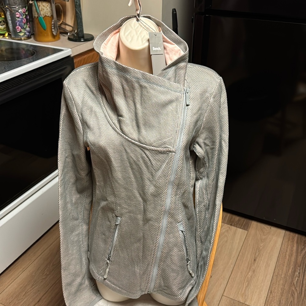 BENCH NWT S LIGHT PINK GRAY FUNNEL NECK ZIPPER POCKETS THUMB HOLE JACKET